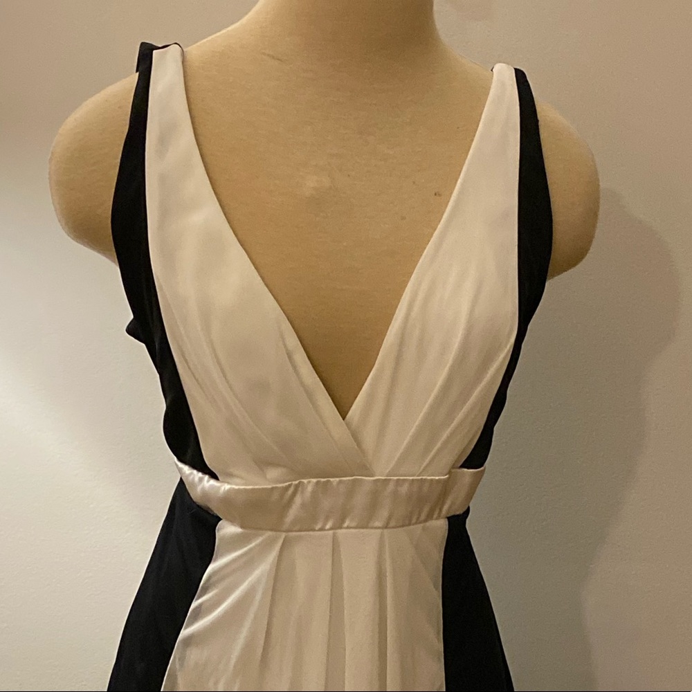 Beautiful flowy Jessica dress EUC